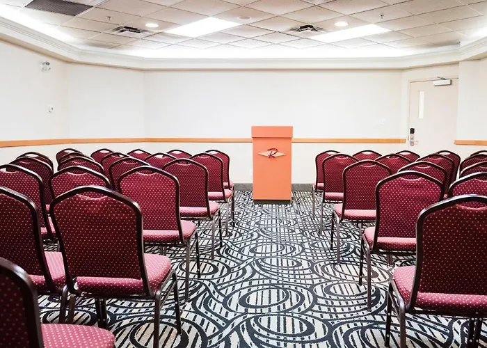 Rosslyn Inn & Suites